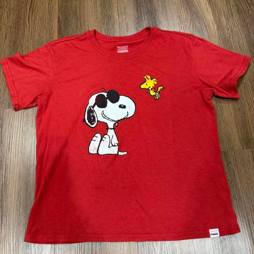 Red Snoopy graphic tee with white Snoopy and yellow Woodstock, women size L
